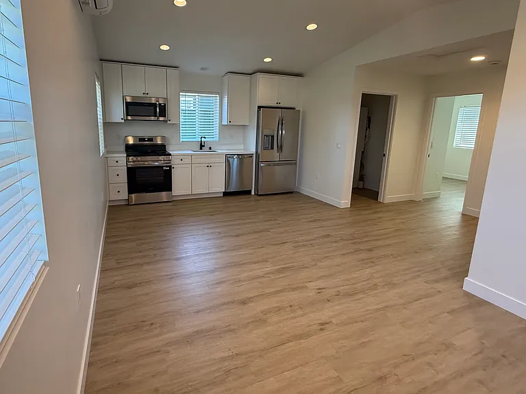 4005 Manzanita — Photo 5