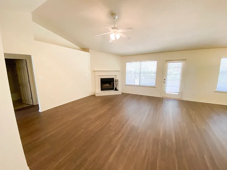 11801 Balsam Ct — Photo 4