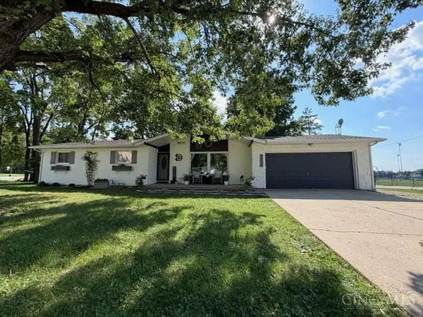 9002 Green Meadow Dr, Brookville, IN 47012