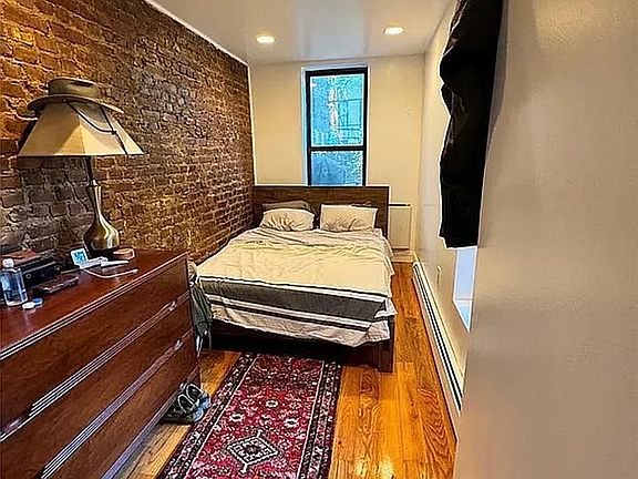 3rd image of 887 Lafayette Ave