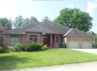 3501 Wellington Dr, Hurricane, WV 25526