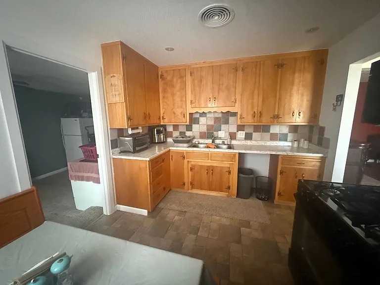 200 E Elizabeth St — Photo 5