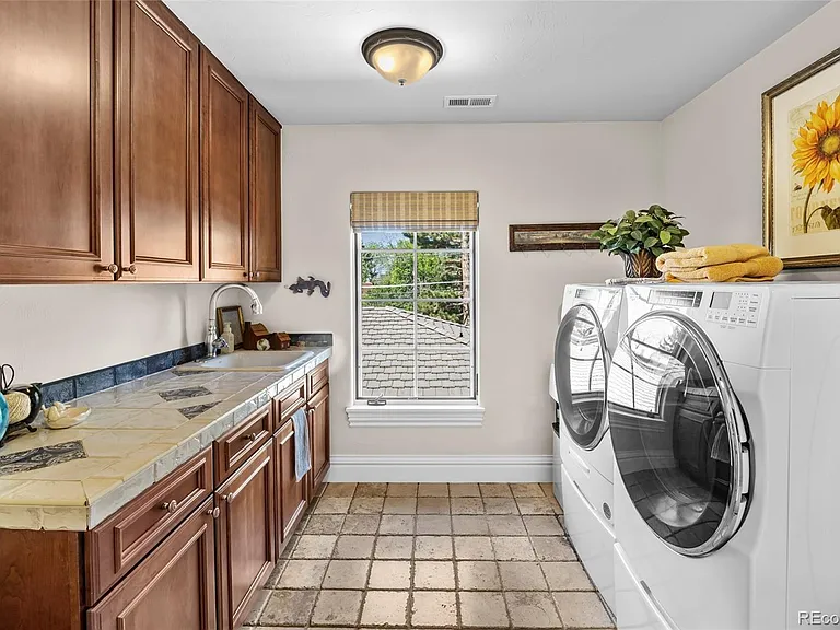 65L Ash St — Photo 38
