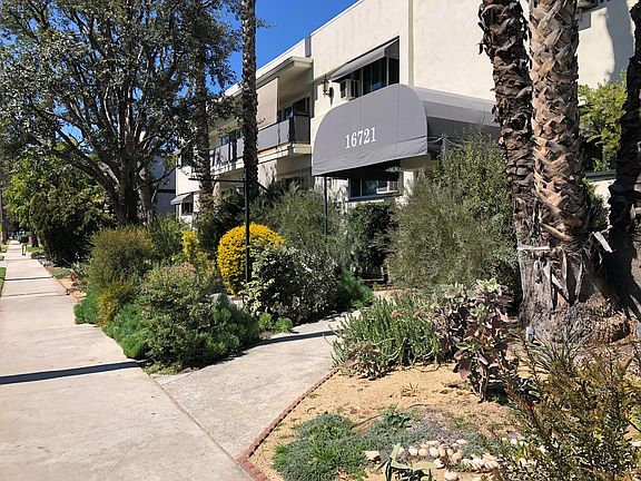 4th image of 16721 Sherman Way #19