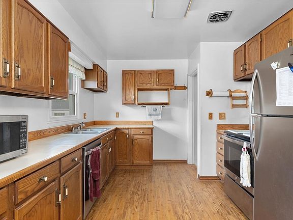 3rd image of 1804 Clark Ave