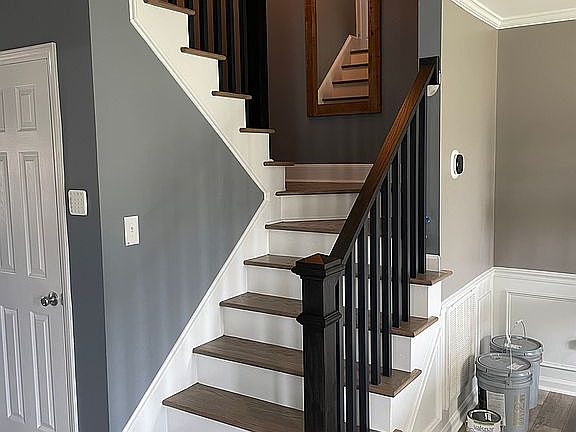 3rd image of 110 Lake Hill Ct