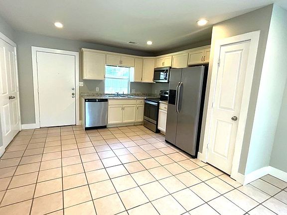 3rd image of 11435 Raincove Dr #A