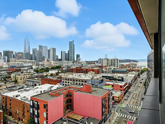 5th image of 250 King St #1609
