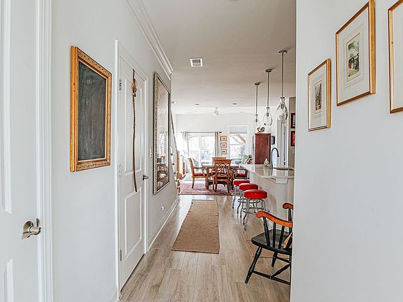 4th image of 505 Crimson St