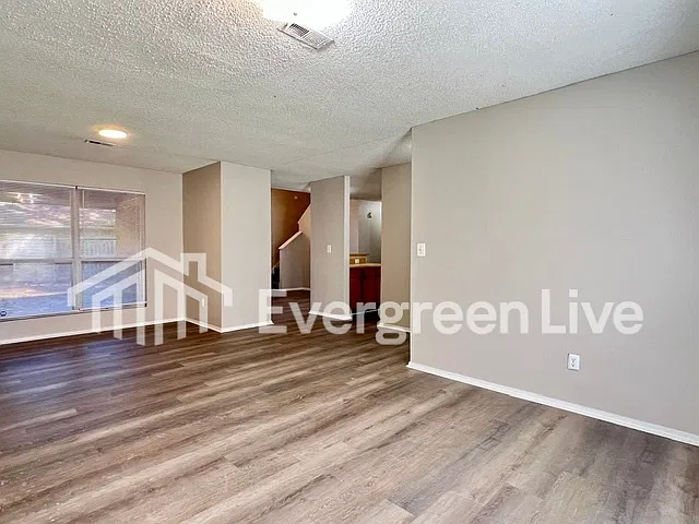 4 bed, 2.5 bath, 1945 sqft, $1,545 — Photo 4