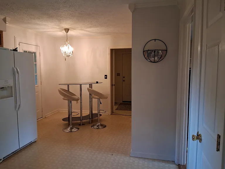 702 Rodeo Rd — Photo 5
