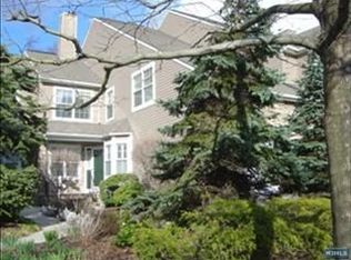 6 Hunter Rd N, North Haledon, NJ 07508