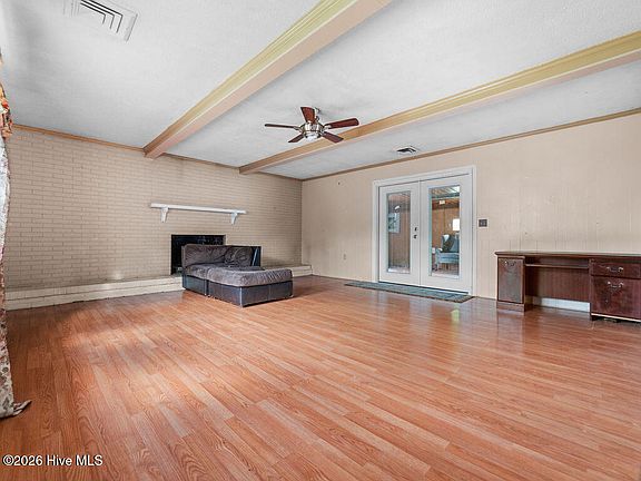 3rd image of 452 Mirror Lake Road