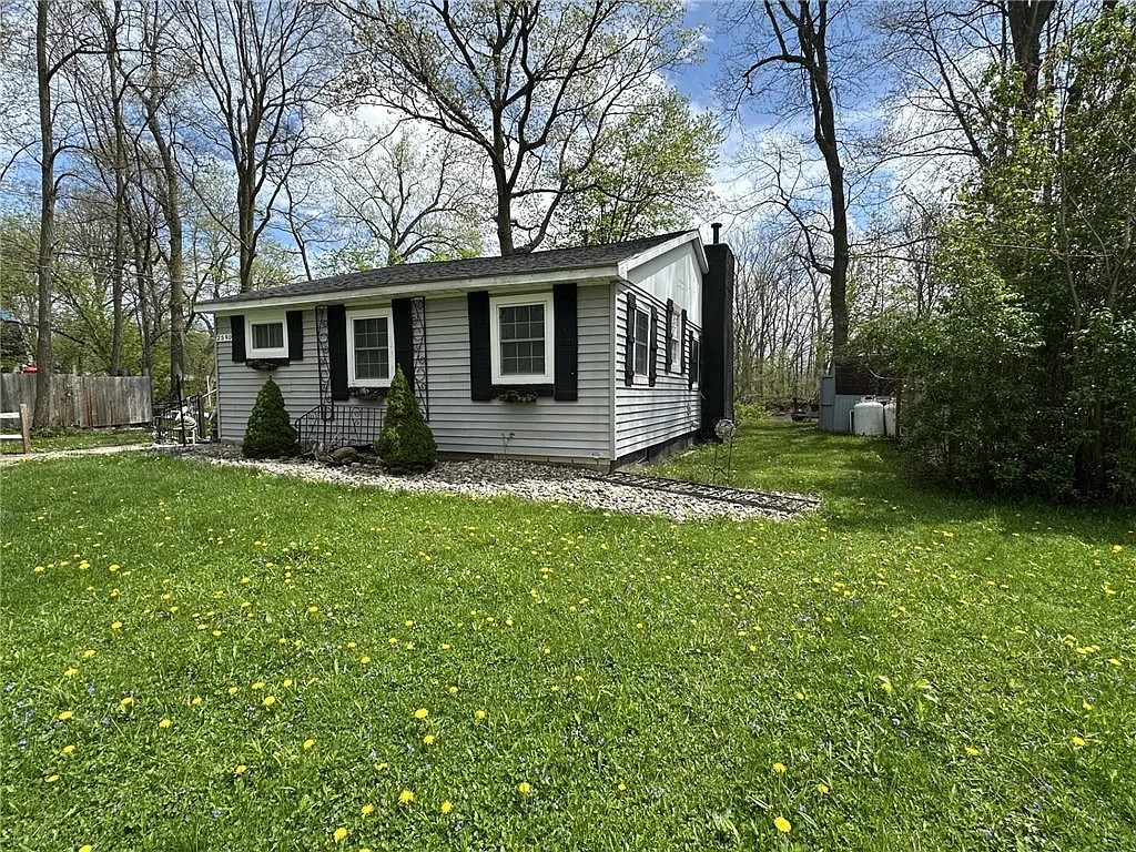 2 bed, 1.0 bath, 1036 sqft, $1,900 — Photo 3