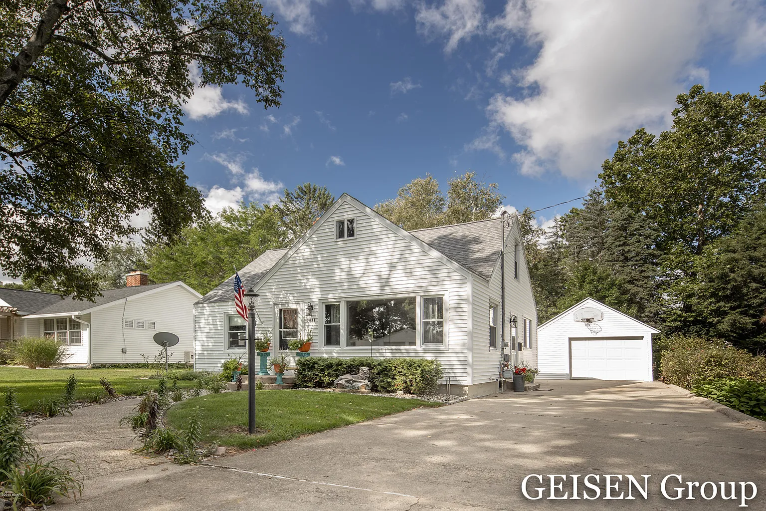 1011 Pearl St photo 1