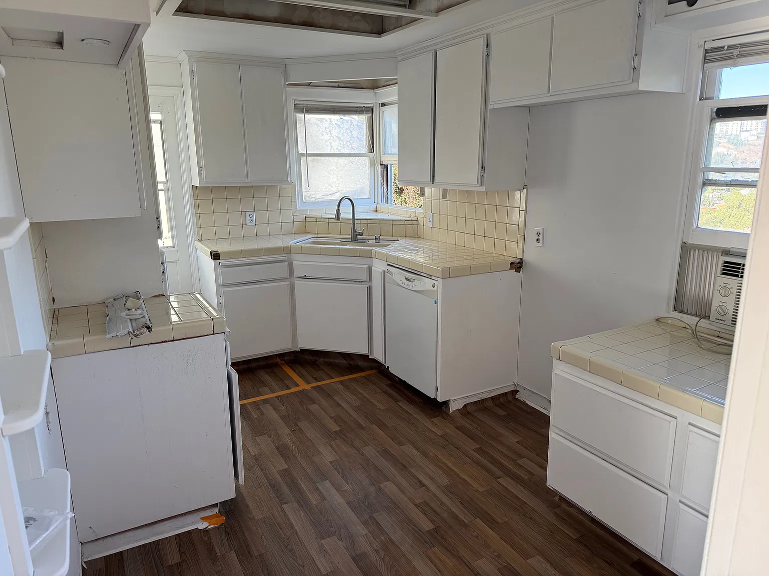 2 bed, 945 sqft, $2,950 — Photo 2