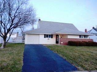 8 Hillside Rd, Levittown, PA 19056