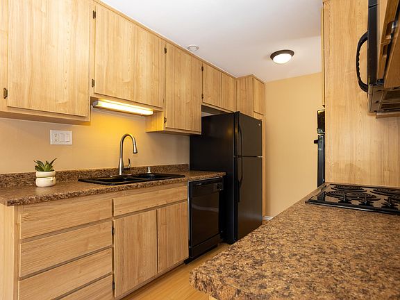 4th image of 5900 Canterbury Dr APT B113