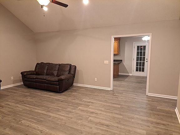 3rd image of 10 Mystic Court 3400 Valencia Dr