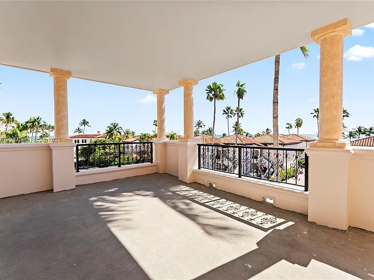 19133 Fisher Island Dr #19133 — Photo 31
