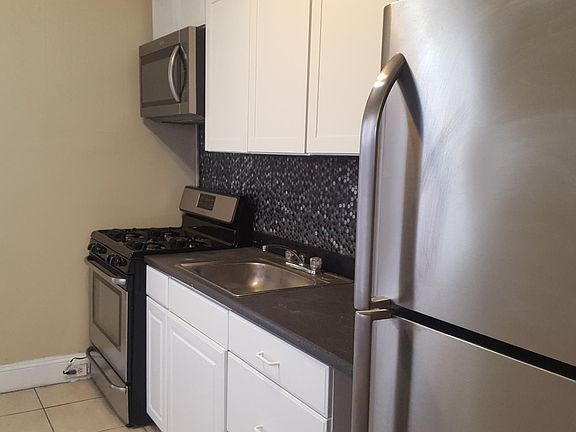 3rd image of 5027 Newhall St #2