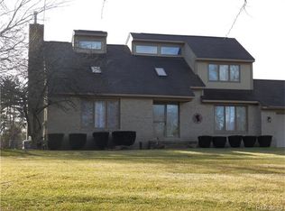 920 Merit Dr, White Lake, MI