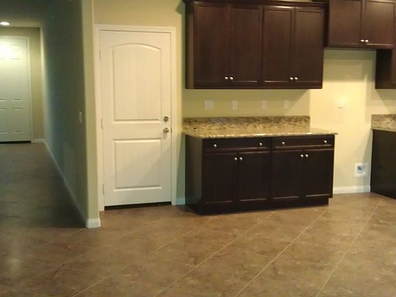 Garagdoor Entry into Kitchen