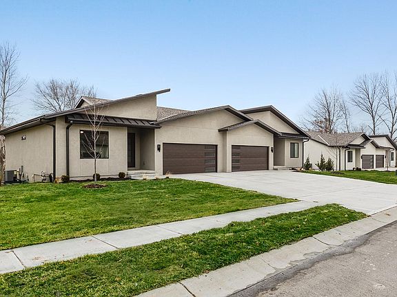 **Pictures may not be of this exact unit. Exterior color may differ.**