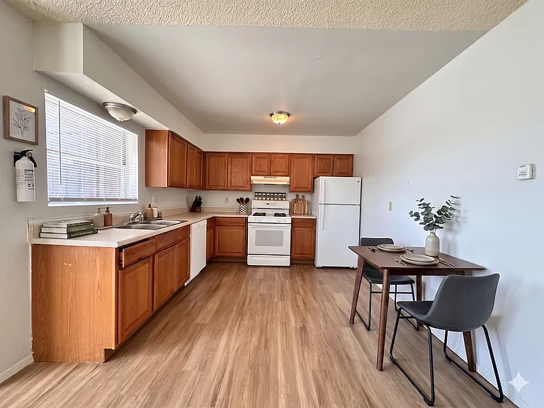 3417 Aztec Road NE — Photo 6