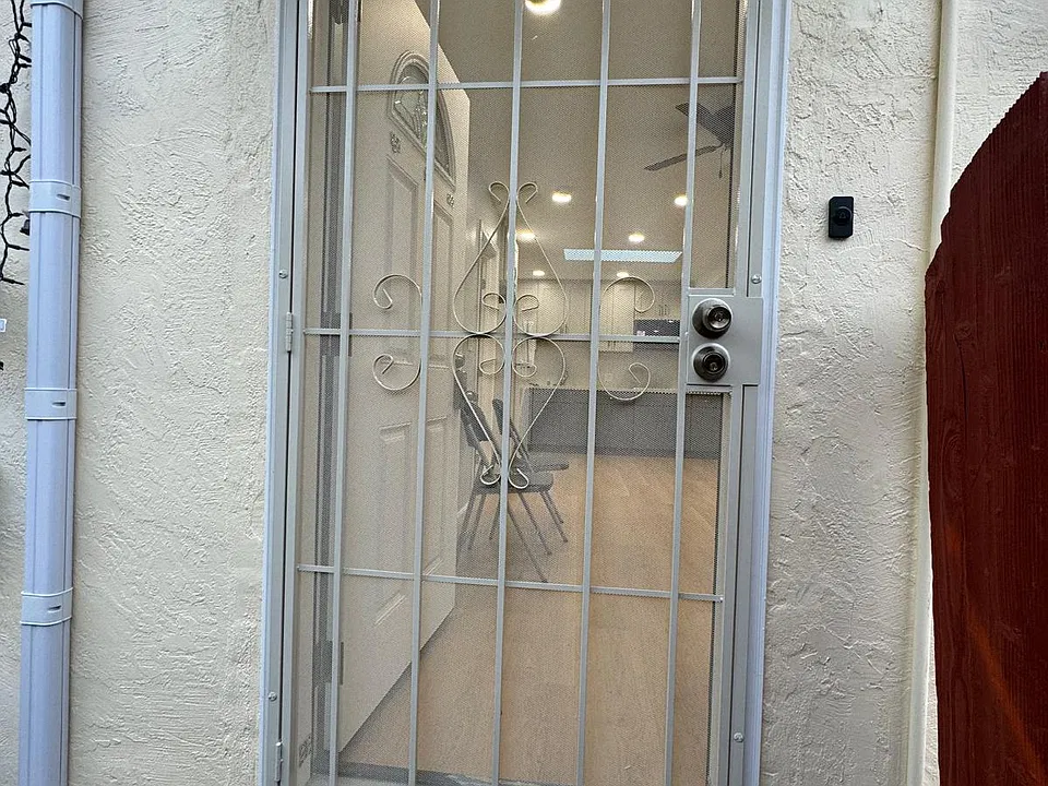 4634 Alameda Dr