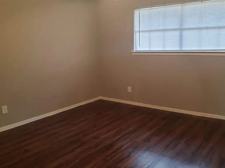 Camelot Apartments — Photo 54