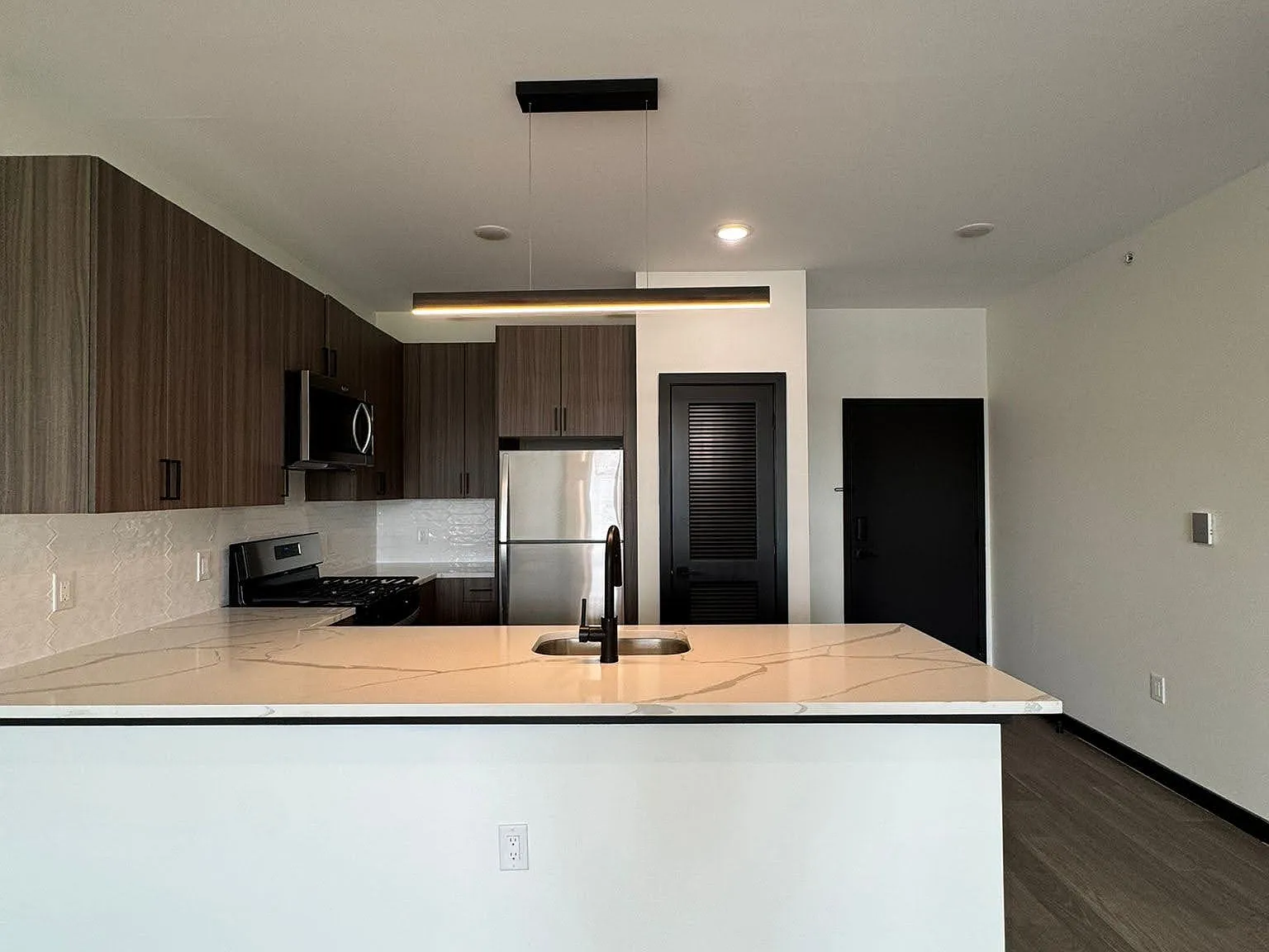 2 bed, $3,100 — Photo 1