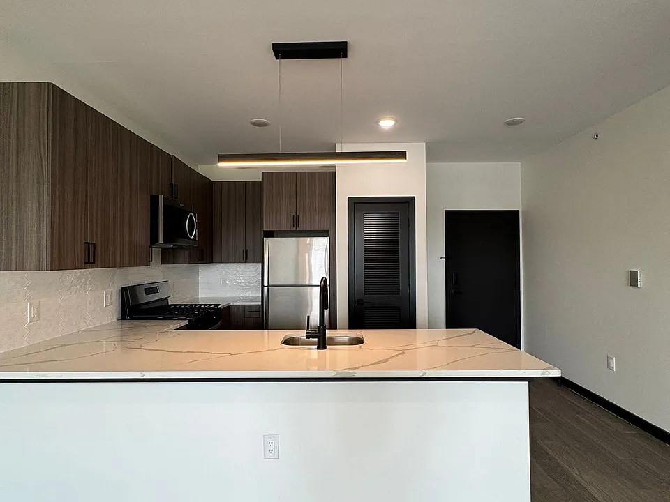 131 Mallory Ave #505