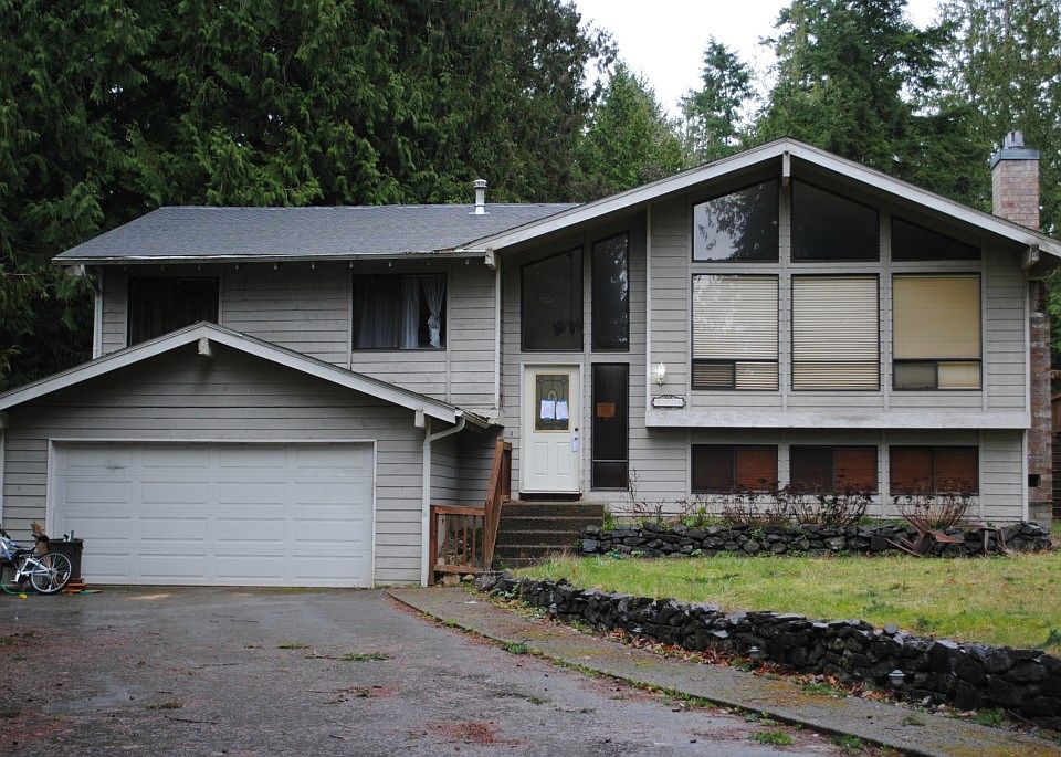 1st image of 7920 University Point Cir NE