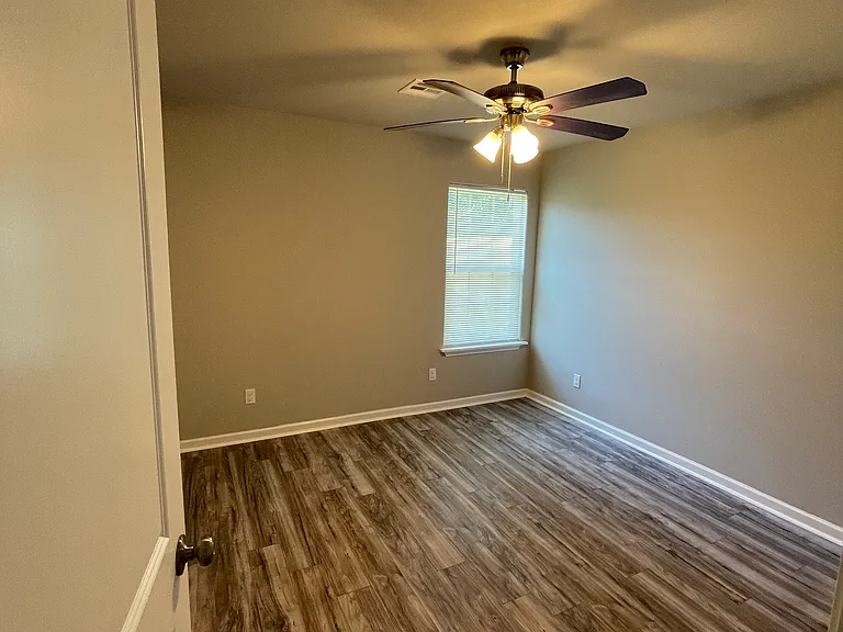 504 N Elizabeth St — Photo 9