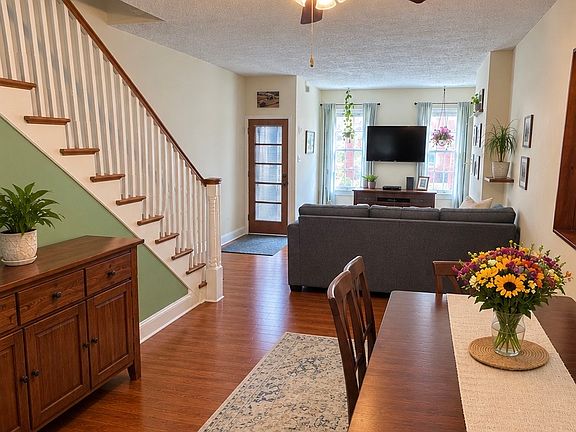 Inviting dining area, perfect for everyday meals.