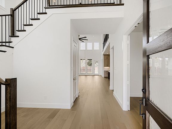 841 Bella Casa - Entry
