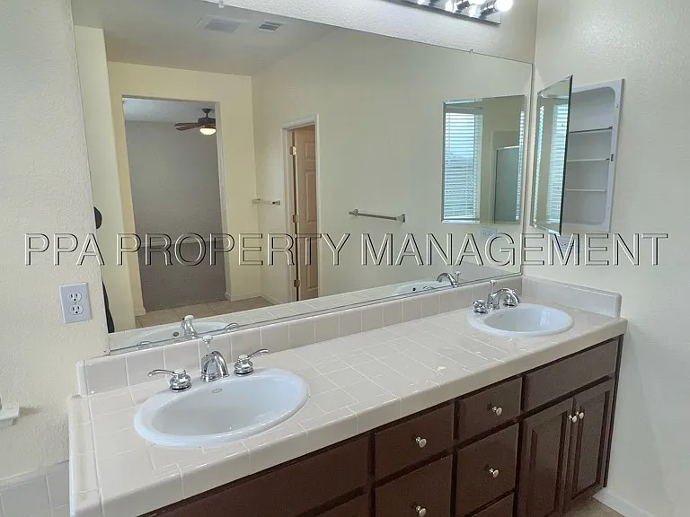 132 Shea Ct — Photo 26