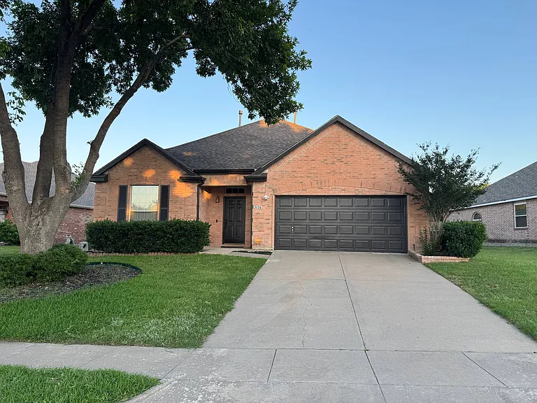 3136 Deleon Dr — Photo 1