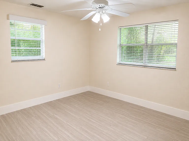 820 Central Dr — Photo 6