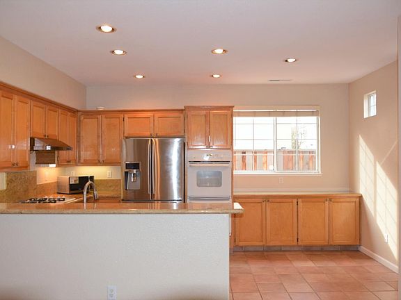 4th image of 556 Villa Centre Way