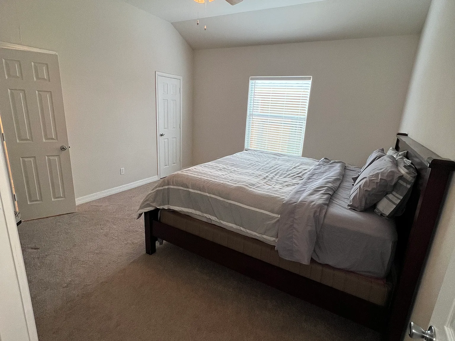 3 bed, 1360 sqft, $1,050 — Photo 1