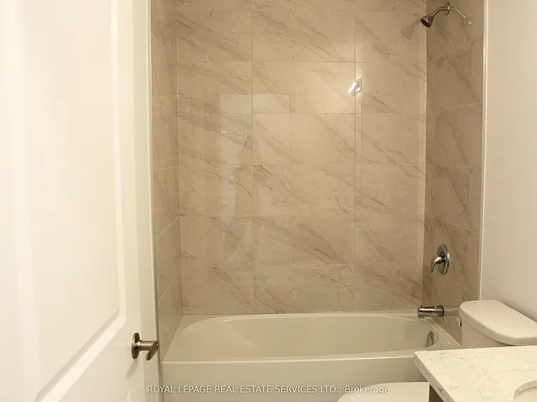 460 Dundas St E #1102 — Photo 27