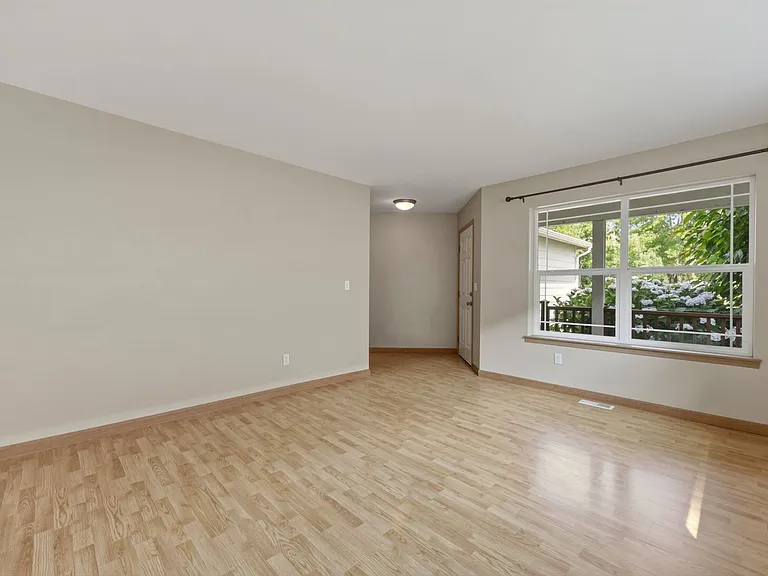 2440 Boulevard Heights Loop SE — Photo 8