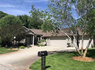 56915 Wynridge Cir, Elkhart, IN 46516