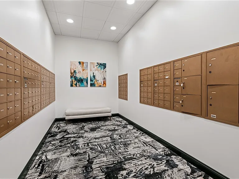 112 Washington Pl #4J — Photo 6