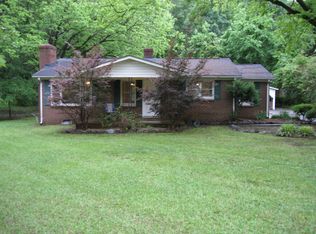 933 Chestnut Ln, Matthews, NC 28104