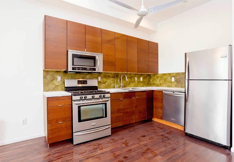 2nd image of 579 Jefferson Ave APT 4