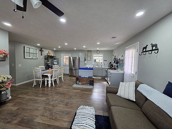 3rd image of 95 Proctor Rd