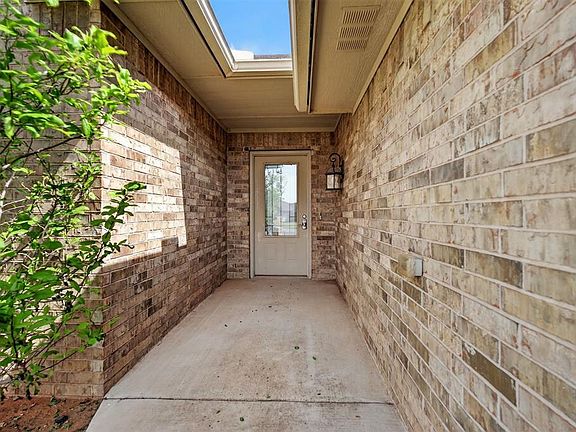 2nd image of 1828 Caribou Cir